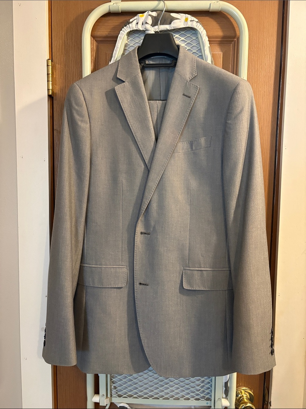J. Ferrar Gray Men's Two-Button suit